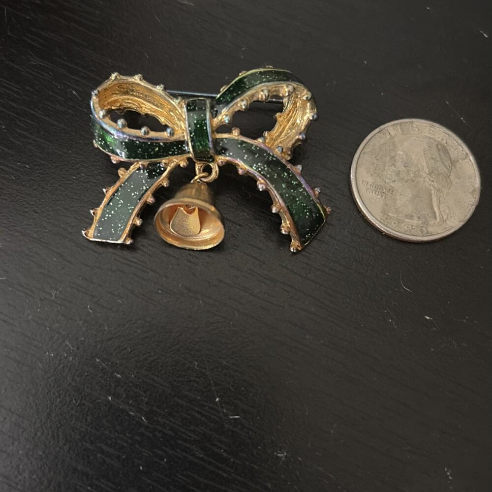 1980s Christmas Brooch Holiday Bow Dangling Bell Green Enamel Gold Tone Metal